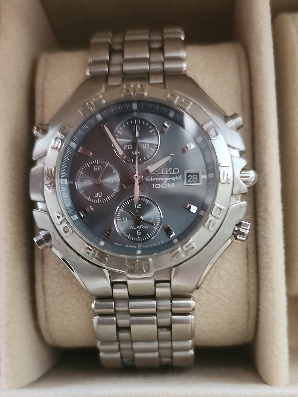 Seiko Silver Watch with Gray Dial and Chronograph Subdials 100m Sapphire Crystal